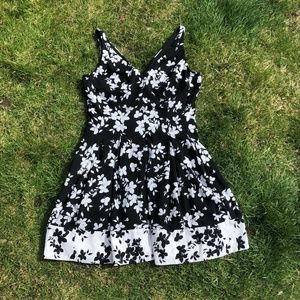 SOLD✅ White+black flower formal dress